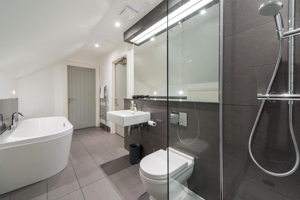 Cool Urban Apartment With Stunning Castle Views EDI Kültér fotó