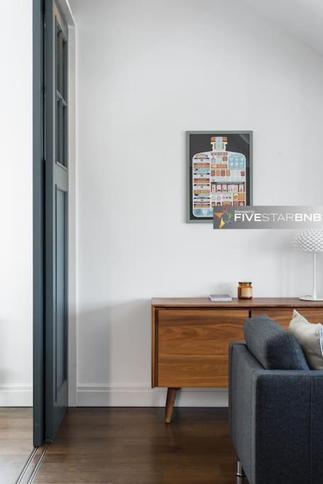 Cool Urban Apartment With Stunning Castle Views EDI Kültér fotó