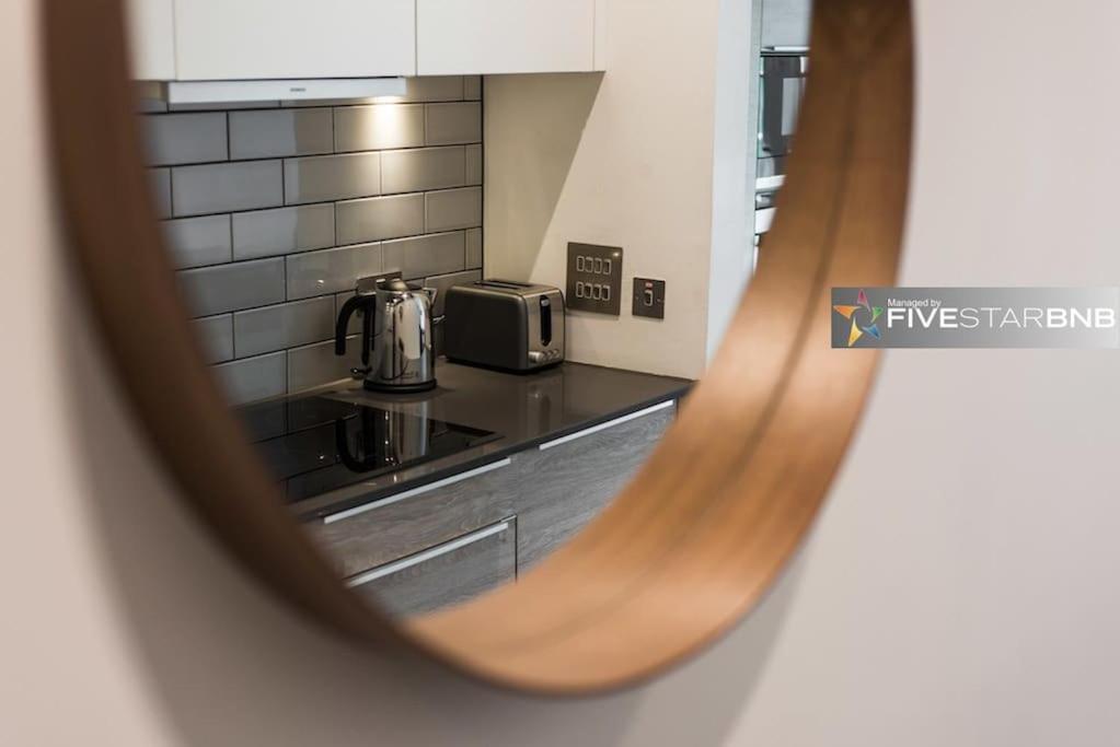 Cool Urban Apartment With Stunning Castle Views EDI Kültér fotó