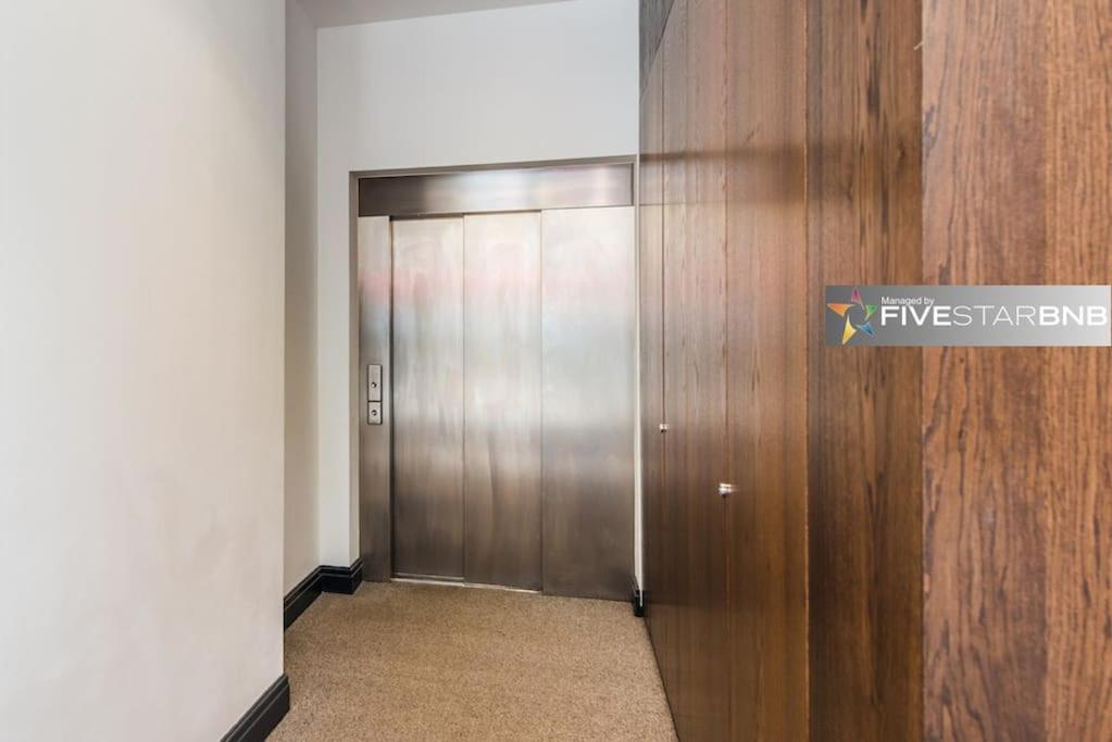 Cool Urban Apartment With Stunning Castle Views EDI Kültér fotó